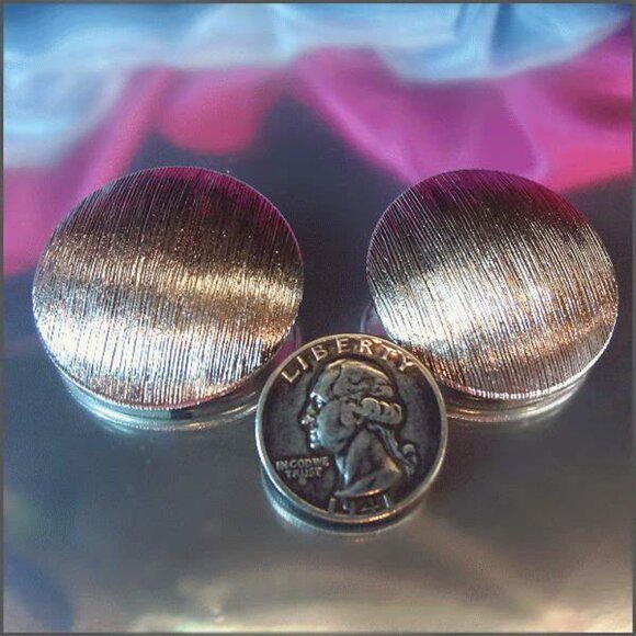 1950s CORO Pegasus Big Etched Silver Button Clip Earrings 17065 - Picture 4 of 6